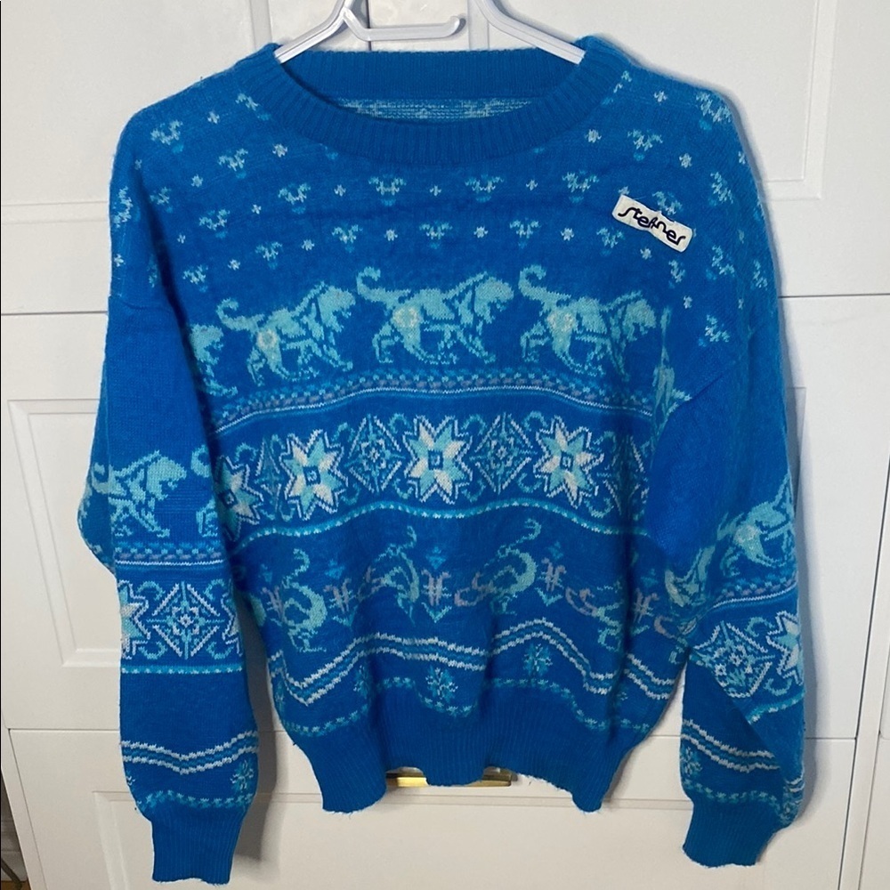 STEFFNER Blue Long Sleeved crewneck Sweater with Lion Design Size Large 50% Wool